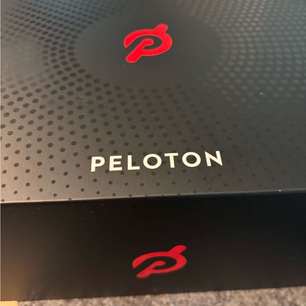 Peloton cycling shoes. Size 39. Good condition.